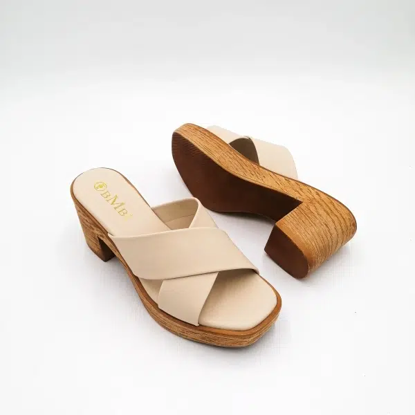 Sandales à talons hauts et semelles croisées de HB